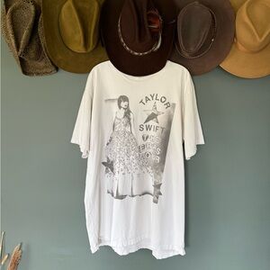 Taylor Swift speak now dress Eras official  tour distressed T-shirt sz XL
